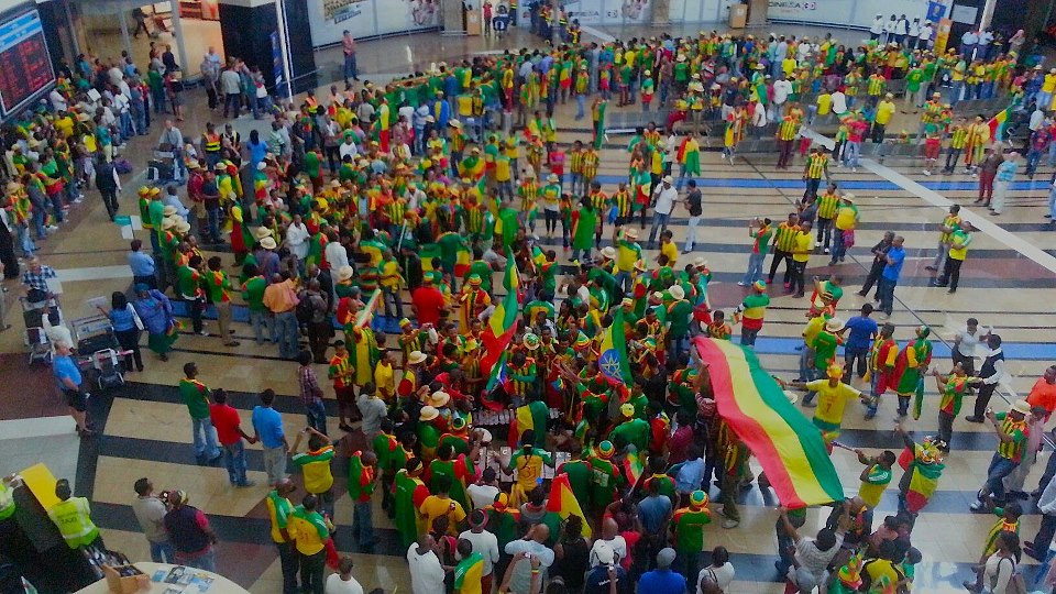 ኢትዮጵያውያን በኦሊቨር ታምቦ ለዋልያዎቹ አቀባበል ለማድረግ