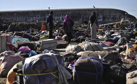 BACK HOME. Ethiopian immigrants returning from Saudi Arabia searching for their luggages among unclaimed bags at Addis Ababa's Bole International Airport, December 10, 2013. AFP/Jenny Vaughan BACK HOME. Ethiopian immigrants returning from Saudi Arabia searching for their luggages among unclaimed bags at Addis Ababa's Bole International Airport, December 10, 2013. AFP/Jenny Vaughan