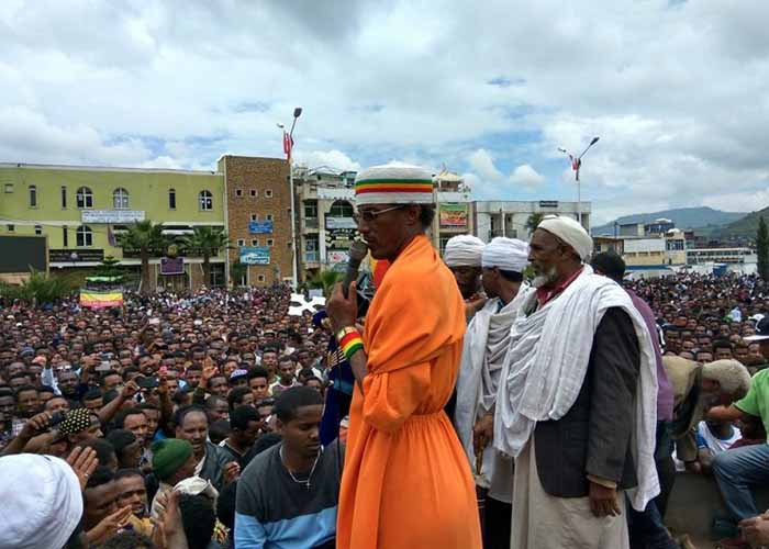 ታሪካዊው የጎንደር ሰልፍ / People in Gonder are protesting against Ethiopia's ruling party and land grabs, 31 July 2016.