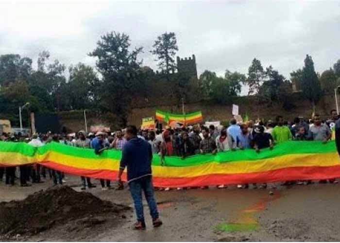 ታሪካዊው የጎንደር ሰልፍ / People in Gonder are protesting against Ethiopia's ruling party and land grabs, 31 July 2016.