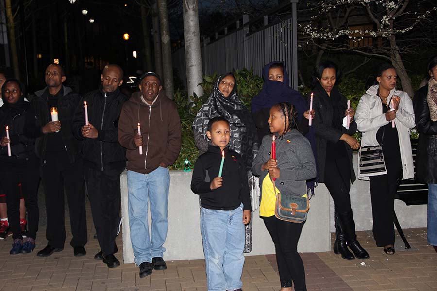 Vancouver vigil, April 25, 2015. በቫንኩቨር የሻማ ማብራት ሥነሥርዓት Vancouver vigil, April 25, 2015. በቫንኩቨር የሻማ ማብራት ሥነሥርዓት