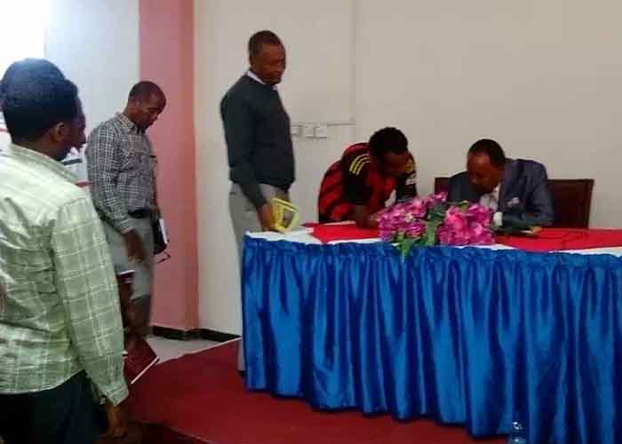 Prof. Fikre Tolossa signing his new book in Dire Dawa, 11th Aug. 2016. 