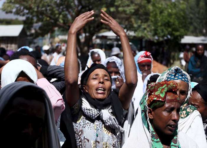 ቤተሰቦቻቸው በመንግሥት ታጣቂዎች ያጡ ኀዘንተኞች Killing in Oromia