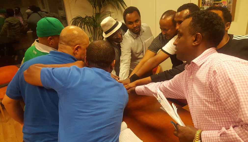 አዲስ አመራር አባላት በጋራ ለምሥራት ቃል ሲገቡ